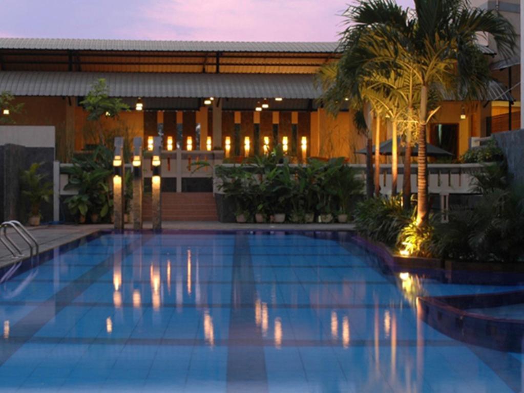 Hotel Asia Surakarta  Экстерьер фото